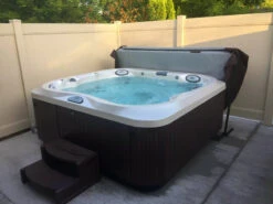 Jacuzzi® J355IP™ - 6 Person Hot Tub With 1 Lounger 27 Jacuzzi® J355IP™ - 6 Person Hot Tub With 1 Lounger -Outdoor Living Store J 355 Corner Install 800x600 bde792de 300f 4acc a92a 41f815113638