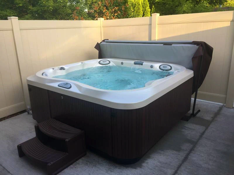 Jacuzzi® J355IP™ - 6 Person Hot Tub With 1 Lounger 15 Jacuzzi® J355IP™ - 6 Person Hot Tub With 1 Lounger - Image 13