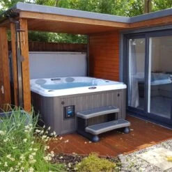 Jacuzzi® J225™ - 4 Person Hot Tub 15 Jacuzzi® J225™ - 4 Person Hot Tub -Outdoor Living Store J225 Lifesyle 3