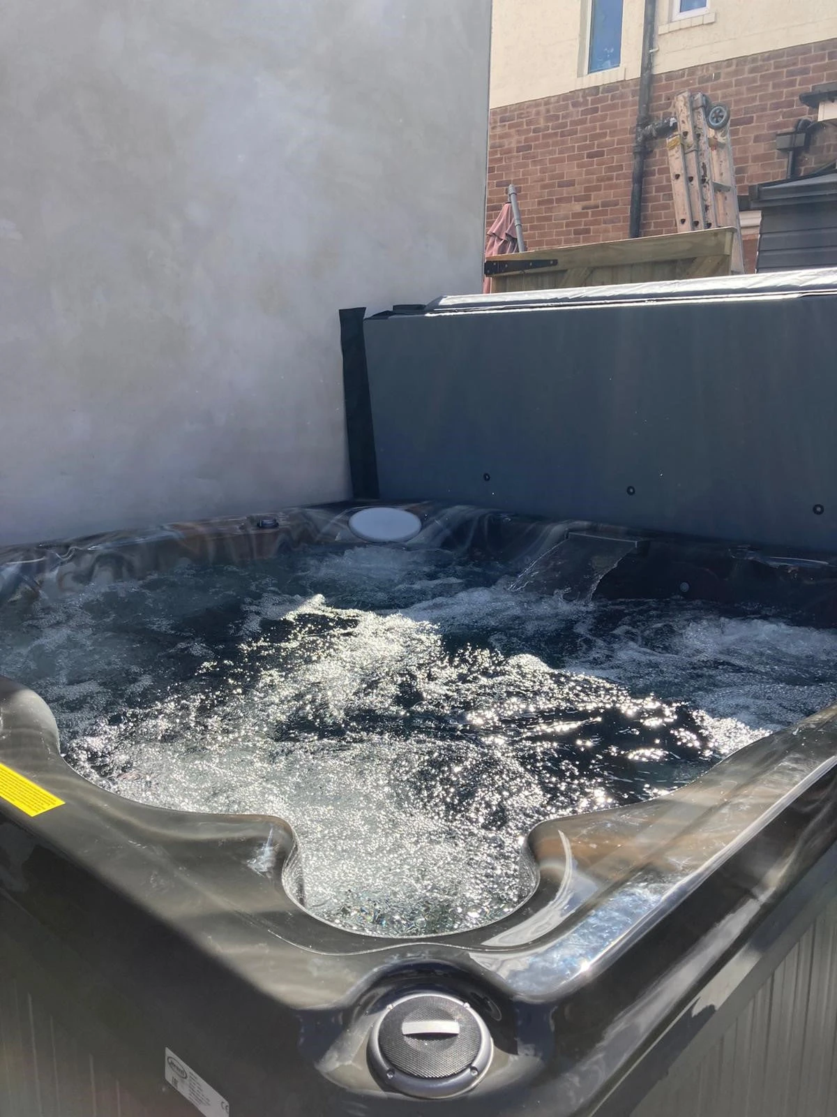 Jacuzzi® J235™ / J235IP™ - 6 Person Hot Tub With 1 Lounger 20 Jacuzzi® J235™ / J235IP™ - 6 Person Hot Tub With 1 Lounger - Image 18