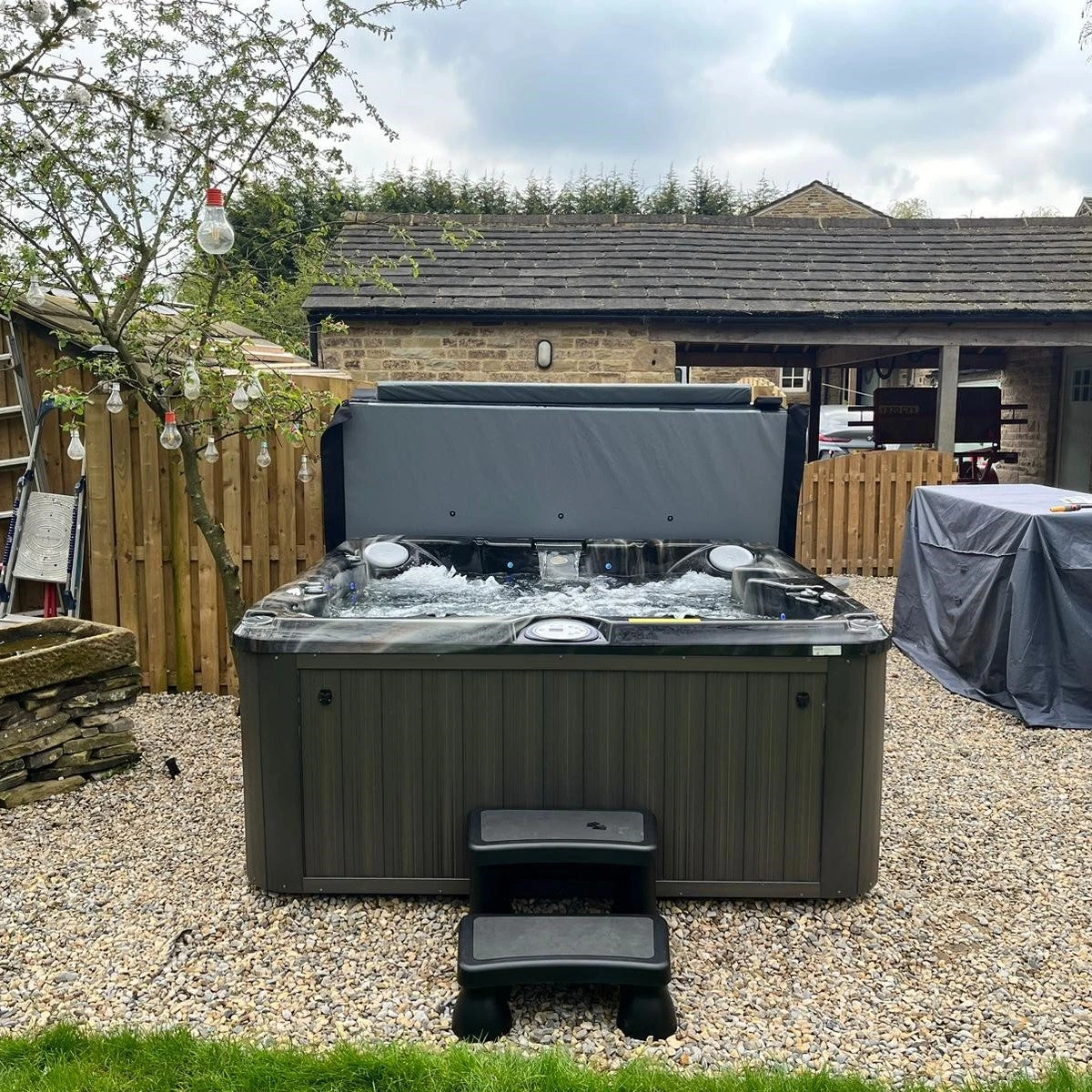 Jacuzzi® J245™ / J245IP™ - 7 Person Hot Tub 12 Jacuzzi® J245™ / J245IP™ - 7 Person Hot Tub - Image 11