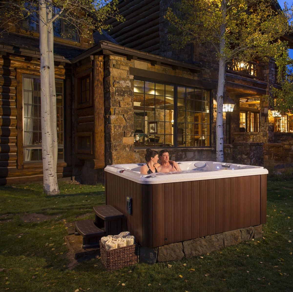 Jacuzzi® J245™ / J245IP™ - 7 Person Hot Tub 10 Jacuzzi® J245™ / J245IP™ - 7 Person Hot Tub - Image 9