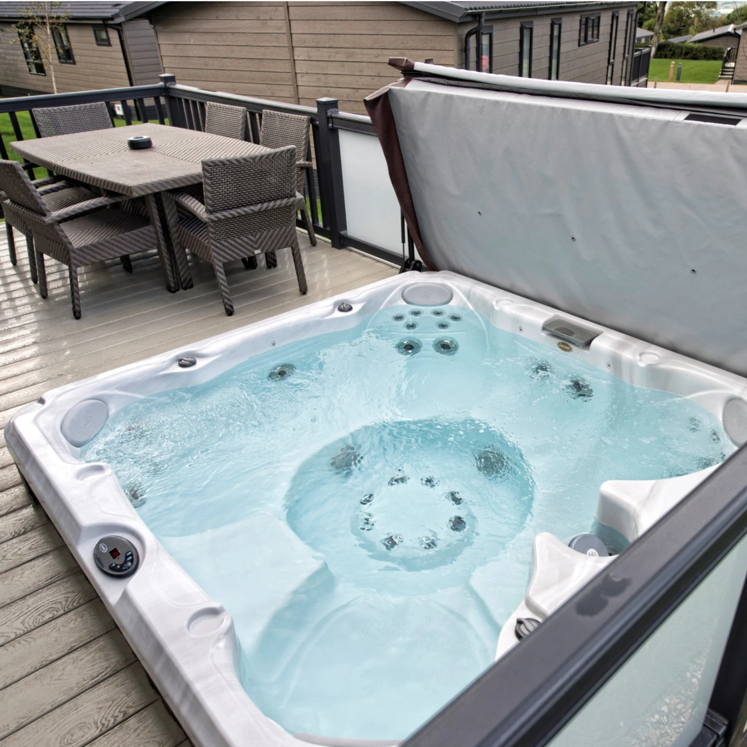 Jacuzzi® J245™ / J245IP™ - 7 Person Hot Tub 14 Jacuzzi® J245™ / J245IP™ - 7 Person Hot Tub - Image 13