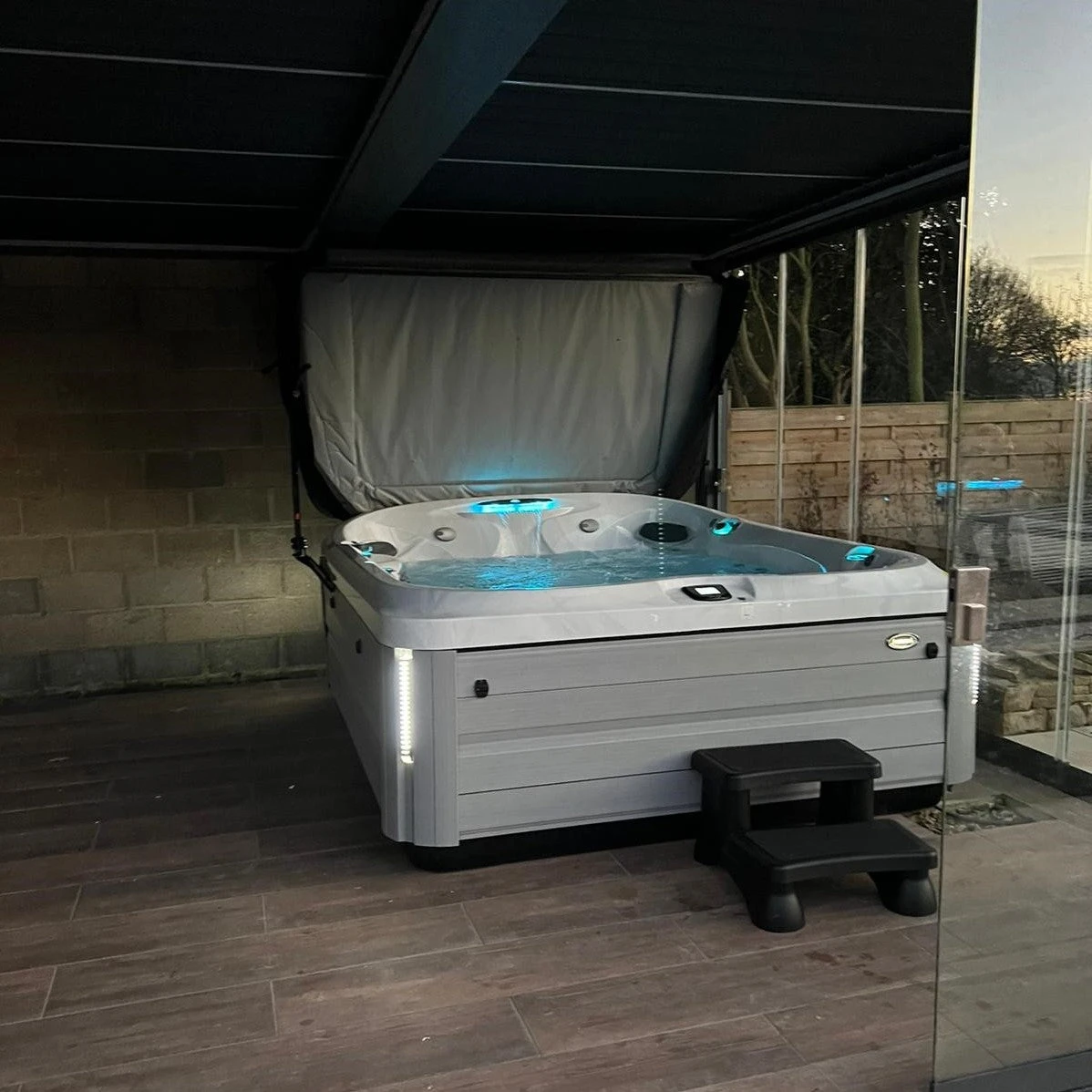 Jacuzzi® J495IP™ - 8-9 Person Hot Tub 15 Jacuzzi® J495IP™ - 8-9 Person Hot Tub - Image 13