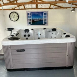 Jacuzzi® J235™ / J235IP™ - 6 Person Hot Tub With 1 Lounger 37 Jacuzzi® J235™ / J235IP™ - 6 Person Hot Tub With 1 Lounger -Outdoor Living Store Jacuzzi2353square