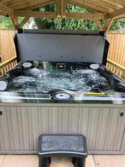 Jacuzzi® J235™ / J235IP™ - 6 Person Hot Tub With 1 Lounger 41 Jacuzzi® J235™ / J235IP™ - 6 Person Hot Tub With 1 Lounger -Outdoor Living Store JacuzziJ2352