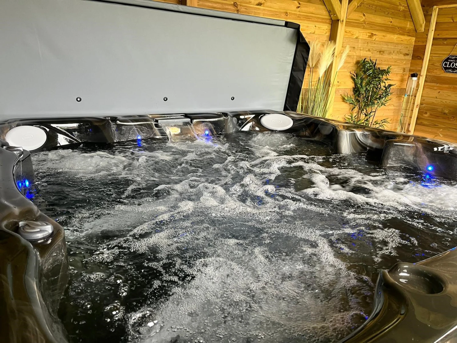 Jacuzzi® J245™ / J245IP™ - 7 Person Hot Tub 21 Jacuzzi® J245™ / J245IP™ - 7 Person Hot Tub - Image 20