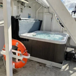 Jacuzzi® Lodge™ M - 4-5 Person Hot Tub 27 Jacuzzi® Lodge™ M - 4-5 Person Hot Tub -Outdoor Living Store JacuzziLodgeMHotTub3