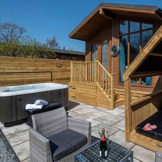 Jacuzzi® Lodge™ M - 4-5 Person Hot Tub 10 Jacuzzi® Lodge™ M - 4-5 Person Hot Tub - Image 8